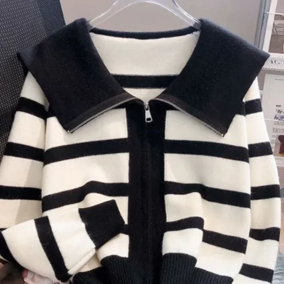 Doll collar wears striped and fashionable loose sweater jacket trendy 2025 new spring and autumn knitted cardigan for women
Doll collar wears striped and fashionable loose sweater jacket trendy 2025 new spring and autumn knitted cardigan for women