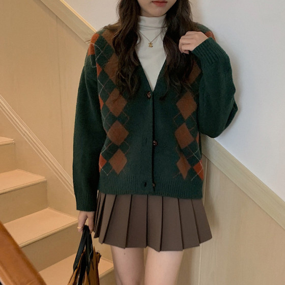 Umika retro JK college style diamond sweater women's loose winter new V-neck plaid knitted cardigan jacket 
Umika retro JK college style diamond sweater women's loose winter new V-neck plaid knitted cardigan jacket