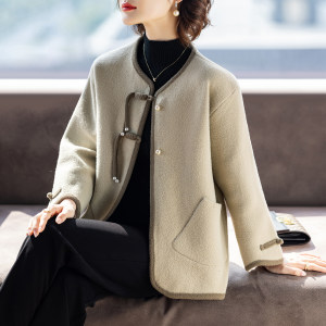 New Chinese style mother's winter coat, foreign style 2025 new fashion tops, middle-aged and elderly ladies, autumn and winter, over 50 years old New Chinese style mother's winter coat, foreign style 2025 new fashion tops, middle-aged and elderly ladies, autumn and winter, over 50 years old