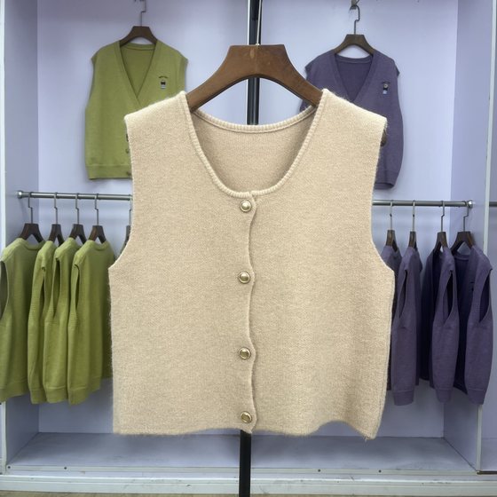 676 high-end small fragrance style button horse clip autumn solid color women's versatile and fashionable cardigan French top
676 high-end small fragrance style button horse clip autumn solid color women's versatile and fashionable cardigan French top