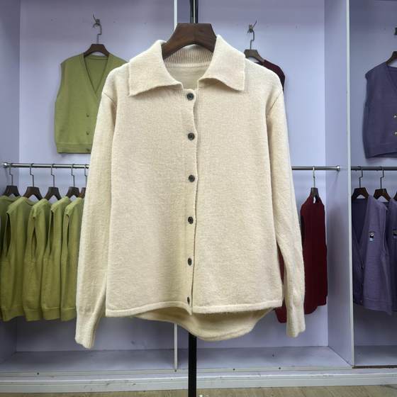 643 Polo collar comfortable sweater jacket age-reducing versatile mediocre style solid color women's 2024 autumn and winter new top
643 Polo collar comfortable sweater jacket age-reducing versatile mediocre style solid color women's 2024 autumn and winter new top