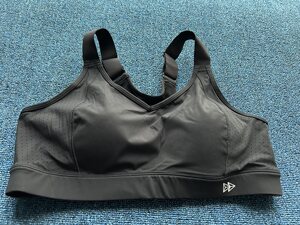 A10 Sports underwear for women's high-intensity yoga bra for fitness vest gathers large breast mesh breathable three-row buttons 
A10 Sports underwear for women's high-intensity yoga bra for fitness vest gathers large breast mesh breathable three-row buttons