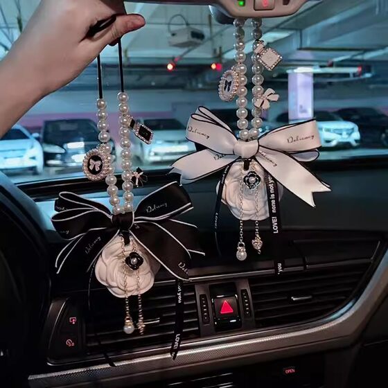 Car pendants 2025 new high-end rearview mirror pendant Internet celebrity women's fragrance diffusing camellia aromatherapy car hanging decoration 
Car pendants 2025 new high-end rearview mirror pendant Internet celebrity women's fragrance diffusing camellia aromatherapy car hanging decoration