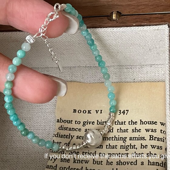 S925 Sterling Silver Dopamine Natural Stone Cat Eye Broken Silver Beaded Bracelet Stacked High-end Fresh Style Niche Design
S925 Sterling Silver Dopamine Natural Stone Cat Eye Broken Silver Beaded Bracelet Stacked High-end Fresh Style Niche Design