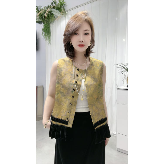 New Chinese style! Gold velvet spliced satin round neck horse clip women's vest top heavy-work sleeveless versatile temperament
New Chinese style! Gold velvet spliced satin round neck horse clip women's vest top heavy-work sleeveless versatile temperament