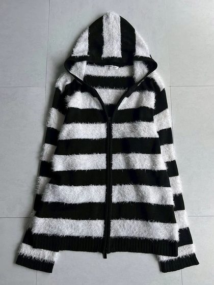 Subculture y2k Millennium Wearing Black and White Striped Knitted Sweater for Men and Women's Autumn New Vintage Vintage Jacket
Subculture y2k Millennium Wearing Black and White Striped Knitted Sweater for Men and Women's Autumn New Vintage Vintage Jacket
