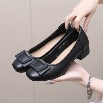 Mom shoes genuine leather soft sole thick heel large size work shoes for women
 Mom shoes genuine leather soft sole thick heel large size work shoes for women