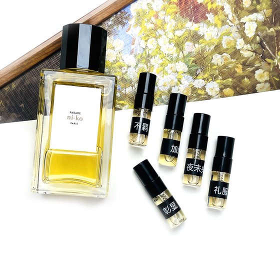 Haute Couture Rambo shows California Night Weiyang dress St. Germain unruly reveals women 
Haute Couture Rambo shows California Night Weiyang dress St. Germain unruly reveals women