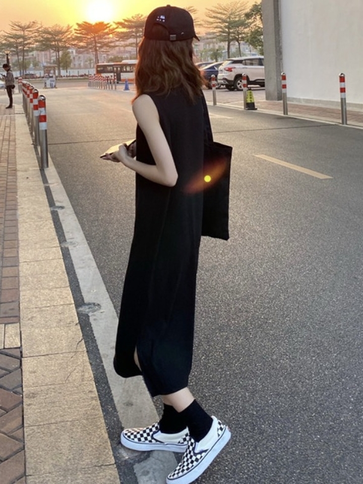 三角衣柜 开叉打底背心连衣裙 三角衣柜 开叉打底背心连衣裙