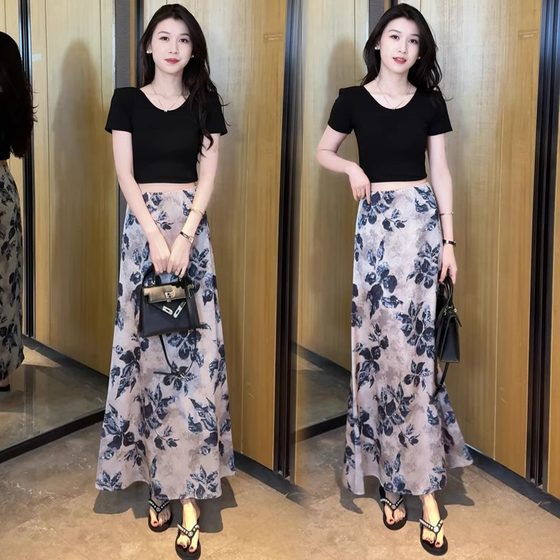 Fashion suit skirt for women 2025 summer new fashionable hollow lace short-sleeved T-shirt A-line half-length skirt two-piece set
Fashion suit skirt for women 2025 summer new fashionable hollow lace short-sleeved T-shirt A-line half-length skirt two-piece set