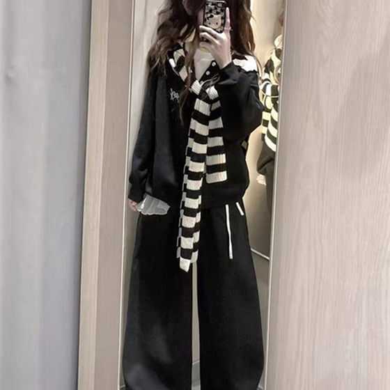 Autumn and winter temperament outfits a complete set of Hong Kong style retro chic casual sports sweatshirt wide-leg pants three-piece suit for women
Autumn and winter temperament outfits a complete set of Hong Kong style retro chic casual sports sweatshirt wide-leg pants three-piece suit for women