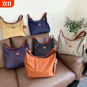 Faye Wong same bag hobo airport postman bag women's 2024 new popular nylon large capacity single-shoulder carry 
Faye Wong same bag hobo airport postman bag women's 2024 new popular nylon large capacity single-shoulder carry