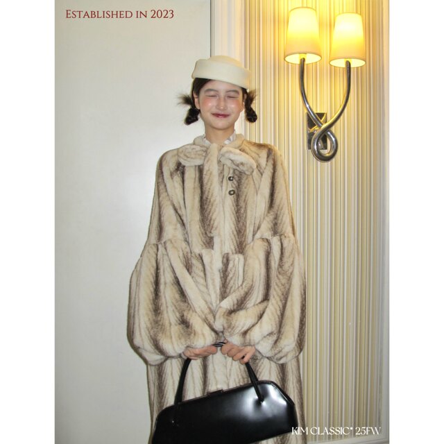 KIM Classic Peanut Butter Resurrection Eco-friendly Otter Rabbit Fur Court Coat Fur 
KIM Classic Peanut Butter Resurrection Eco-friendly Otter Rabbit Fur Court Coat Fur
