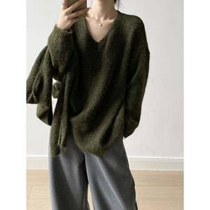 <One Hundred and Three> Warm, soft and waxy V-neck sweater for women + shawl two-piece set, loose and versatile in autumn and winter. 
<One Hundred and Three> Warm, soft and waxy V-neck sweater for women + shawl two-piece set, loose and versatile in autumn and winter.