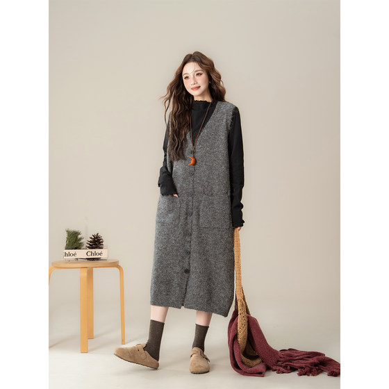 Japanese gray V-neck sleeveless vest dress for women in autumn new layered lazy and relaxed long skirt
Japanese gray V-neck sleeveless vest dress for women in autumn new layered lazy and relaxed long skirt