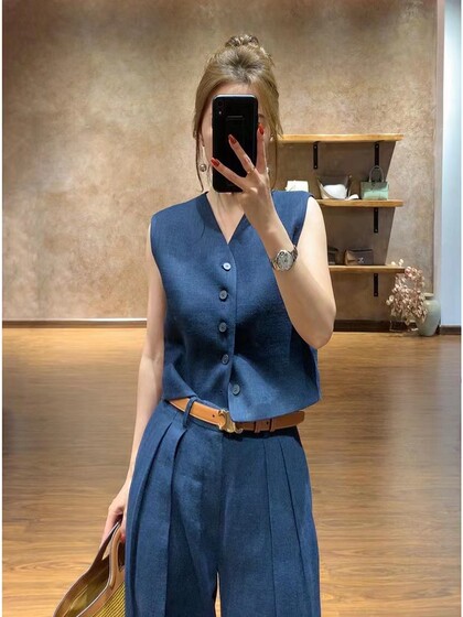 Small sleeveless suit vest wide-leg pants two-piece suit professional suit fashionable small fragrance vest suit summer
Small sleeveless suit vest wide-leg pants two-piece suit professional suit fashionable small fragrance vest suit summer
