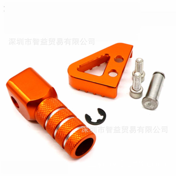 Suitable for KTM 125 530 duke 690 990 rear brake cover pedal triangular small foot pedal gear head
Suitable for KTM 125 530 duke 690 990 rear brake cover pedal triangular small foot pedal gear head