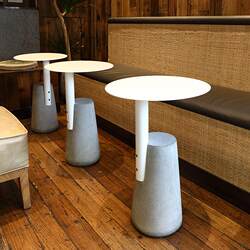 Scandinavian coffee shop small round table side table outdoor Net red milk tea shop creative cement coffee table industrial wind corner table Scandinavian coffee shop small round table side table outdoor Net red milk tea shop creative cement coffee table industrial wind corner table