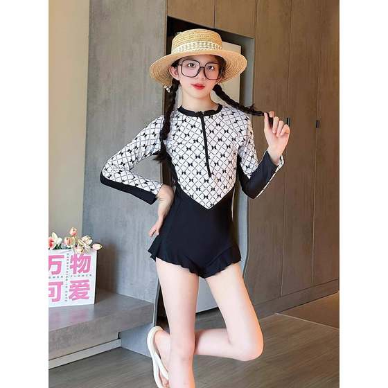 French BADNUT girls one-piece swimsuit summer 2025 new children's long-sleeved sun protection big children's swimsuit
French BADNUT girls one-piece swimsuit summer 2025 new children's long-sleeved sun protection big children's swimsuit
