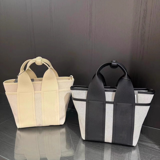 Golf new women's clothing bag hand bag crossbody bag versatile sports baseball golf ball commuter hand crossbody bag
Golf new women's clothing bag hand bag crossbody bag versatile sports baseball golf ball commuter hand crossbody bag