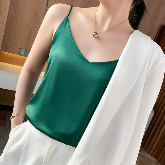Sexy satin suspender vest for women in summer silk beautiful back hot girl live broadcast suspender vest for women in the inner and outer wear pure desire
Sexy satin suspender vest for women in summer silk beautiful back hot girl live broadcast suspender vest for women in the inner and outer wear pure desire
