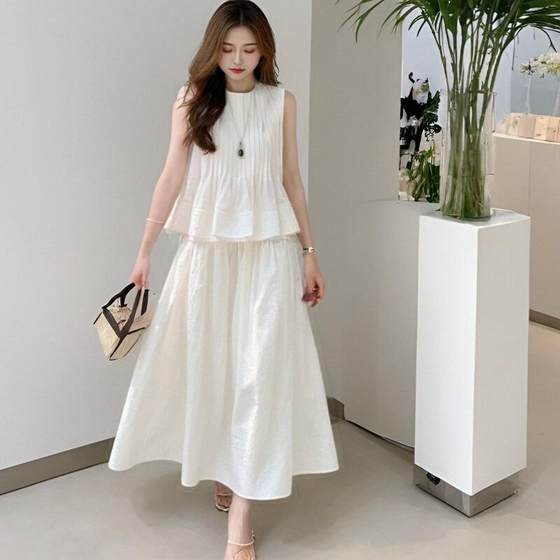 French gentle style suit skirt for women in summer new style high-end sleeveless top skirt two-piece set for women
French gentle style suit skirt for women in summer new style high-end sleeveless top skirt two-piece set for women