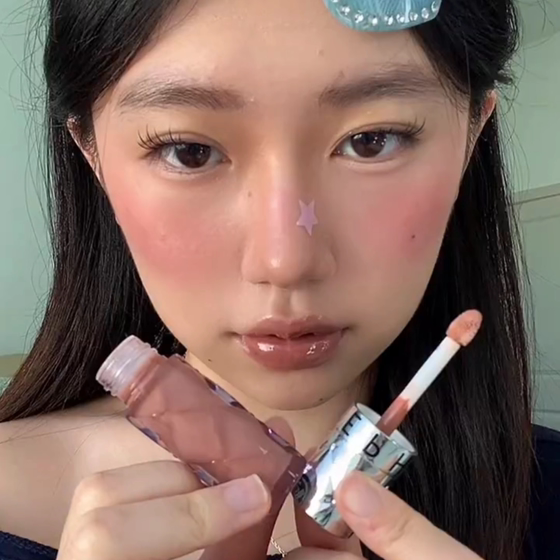 Jaden's same nude lip gloss, Asian hot girls, high American lipstick, Korean makeup, lip gloss, light European and American pouty lips
Jaden's same nude lip gloss, Asian hot girls, high American lipstick, Korean makeup, lip gloss, light European and American pouty lips