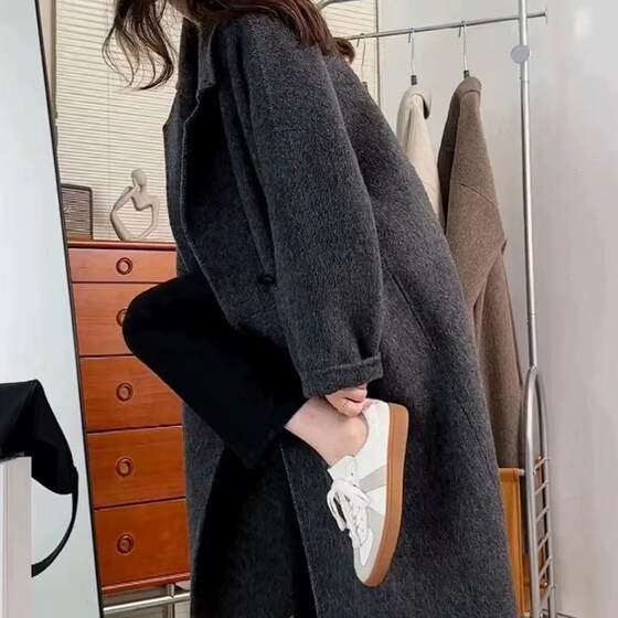 Double -sided cashmere coat female autumn and winter new mid -length long hair horn buckle over knee wool high -level woolen coat
Double -sided cashmere coat female autumn and winter new mid -length long hair horn buckle over knee wool high -level woolen coat