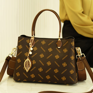 Bags for women 2025 new style middle-aged mothers with high-end women's handbags for presbyopia one-shoulder crossbody bag tote bag 
Bags for women 2025 new style middle-aged mothers with high-end women's handbags for presbyopia one-shoulder crossbody bag tote bag