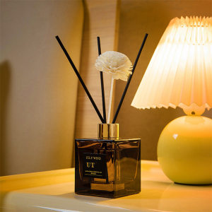 Japanese quality pure gardenia fire-free aromatherapy essential oil home incense hotel perfume toilet deodorizing air freshening 
Japanese quality pure gardenia fire-free aromatherapy essential oil home incense hotel perfume toilet deodorizing air freshening