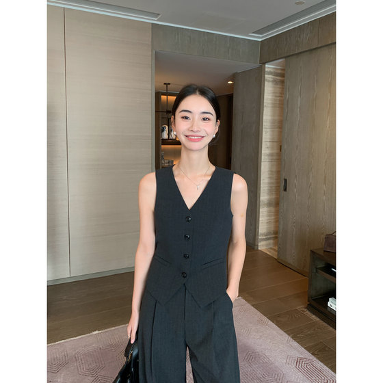 Maven Lin old-fashioned V-neck striped suit vest women 2025 spring and autumn slim fit and sleeveless vest top Maven Lin old-fashioned V-neck striped suit vest women 2025 spring and autumn slim fit and sleeveless vest top