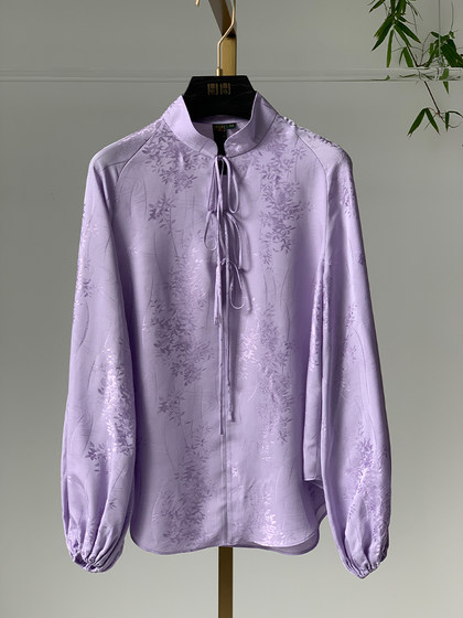 Silk jacquard stand collar tie-fitting top inside and outside door 2020049
Silk jacquard stand collar tie-fitting top inside and outside door 2020049