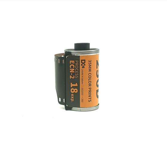 18 ECN2 movie roll 5mm color practice film film 15 waterproof camera metal cassette film roll
18 ECN2 movie roll 5mm color practice film film 15 waterproof camera metal cassette film roll