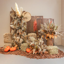 Simulated Reed Landscaping, Clothing Store Window Decoration, Indoor Furnishings, Fake Flowers, Green Plants, Plant Decorations under the Stairs in Shopping Malls Simulated Reed Landscaping, Clothing Store Window Decoration, Indoor Furnishings, Fake Flowers, Green Plants, Plant Decorations under the Stairs in Shopping Malls
