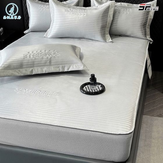 Class A light luxury simple summer cool ice silk three-piece set solid color high-quality antibacterial bed fitting style air conditioning soft mat 
Class A light luxury simple summer cool ice silk three-piece set solid color high-quality antibacterial bed fitting style air conditioning soft mat