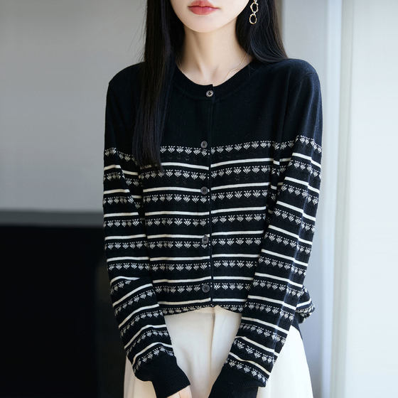 New autumn round neck slim knitted cardigan jacket for women contrasting stripes versatile fashion tops fashionable
New autumn round neck slim knitted cardigan jacket for women contrasting stripes versatile fashion tops fashionable