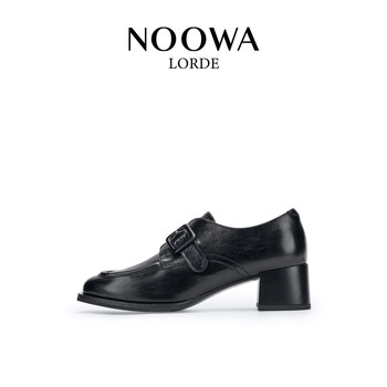The same genuine leather retro thick heel height-enhancing leather shoes in the counter The same genuine leather retro thick heel height-enhancing leather shoes in the counter