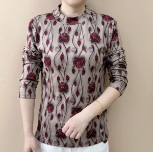 Fashionable Mother Packs 2024 Autumn New Printing Long -sleeved T -shirt Women's Half -neckline Elastic Bottom Shirt
 Fashionable Mother Packs 2024 Autumn New Printing Long -sleeved T -shirt Women's Half -neckline Elastic Bottom Shirt