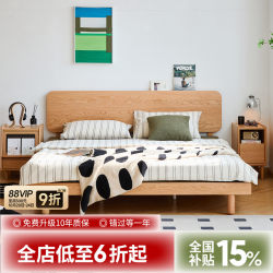 Master bedroom with all-solid wood bed that is beyond the natural wood style Master bedroom with all-solid wood bed that is beyond the natural wood style