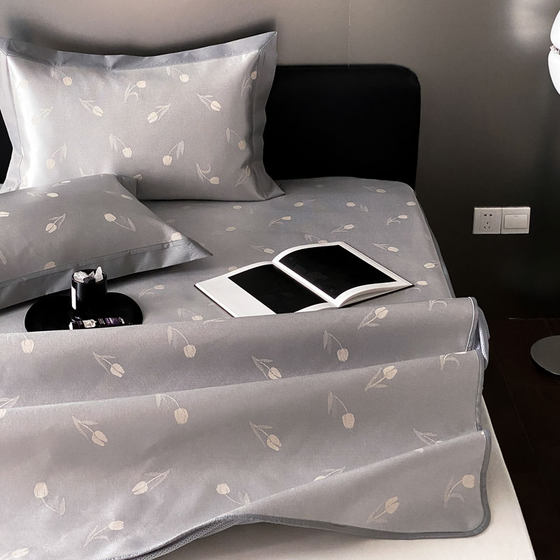 Class A antibacterial丨French jacquard ice silk mat three-piece set D Summer cool-sensing bed cover style ice silk mat water machine
Class A antibacterial丨French jacquard ice silk mat three-piece set D Summer cool-sensing bed cover style ice silk mat water machine