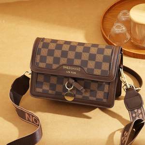 New printed women's bag, summer women's small bag, 2025 new trendy style crossbody small square bag, versatile one-shoulder hand 
New printed women's bag, summer women's small bag, 2025 new trendy style crossbody small square bag, versatile one-shoulder hand