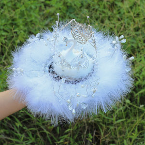 Car ornaments creative high-end swan car center console internet celebrity goddess style decorative aromatherapy ornaments supplies 
Car ornaments creative high-end swan car center console internet celebrity goddess style decorative aromatherapy ornaments supplies
