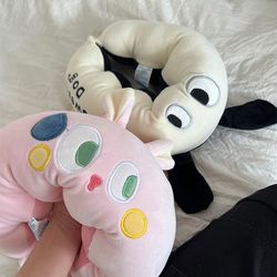 Cute U-shaped pillow neck pillow student cartoon airplane travel pillow neck pillow office lunch break pillow gift Cute U-shaped pillow neck pillow student cartoon airplane travel pillow neck pillow office lunch break pillow gift