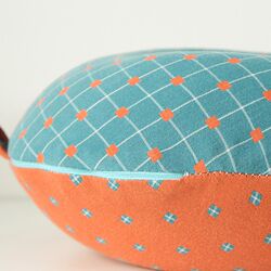Pure cotton, soft and elastic memory foam U-shaped pillow, multi-color optional, fashionable contrasting plaid neck pillow for airplane lunch break Pure cotton, soft and elastic memory foam U-shaped pillow, multi-color optional, fashionable contrasting plaid neck pillow for airplane lunch break