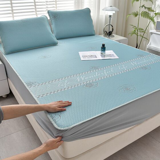 Class A antibacterial cold beans ice silk mattress three-piece set of mattress protective cover washable anti-slip air conditioning mattress
Class A antibacterial cold beans ice silk mattress three-piece set of mattress protective cover washable anti-slip air conditioning mattress