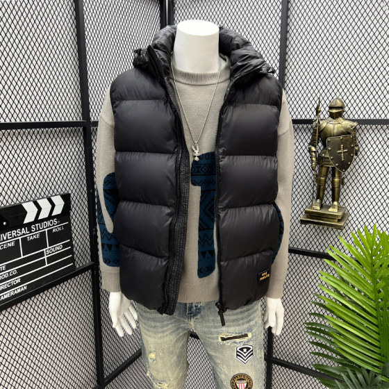 Black gold label goose down vest for men wearing outer vest thickened short horse clip 2023 winter hooded off-season down jacket
Black gold label goose down vest for men wearing outer vest thickened short horse clip 2023 winter hooded off-season down jacket