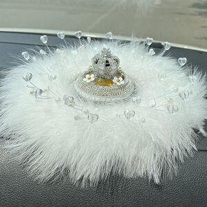 New car perfume ornaments creative car round feather anti-slip mat cute decoration products for women 
New car perfume ornaments creative car round feather anti-slip mat cute decoration products for women