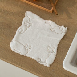Daily square towel kitten untwisted yarn absorbent sweat towel C handkerchief rag cotton cute little towel Daily square towel kitten untwisted yarn absorbent sweat towel C handkerchief rag cotton cute little towel