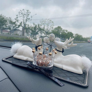 Creative deer car ornaments women's car perfume seat aromatherapy car interior decoration supplies car dashboard car accessories Creative deer car ornaments women's car perfume seat aromatherapy car interior decoration supplies car dashboard car accessories