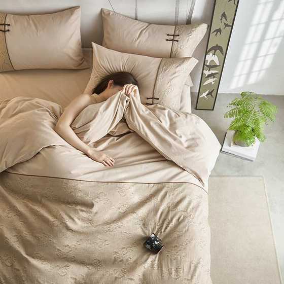 Chinese style elegant retro style Class A 100 count pure cotton four-piece set light luxury exquisite jacquard cotton home double bedding 
Chinese style elegant retro style Class A 100 count pure cotton four-piece set light luxury exquisite jacquard cotton home double bedding